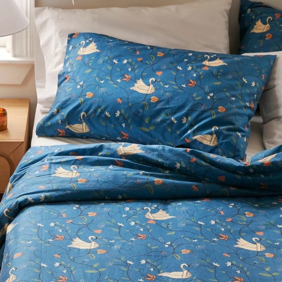 NWT Urban Outfitters Swan Stitch Duvet Set Size Twin XL - Picture 1 of 13